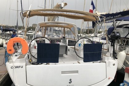 Verhuur Zeilboot Bénéteau Oceanis 41.1 Alimos