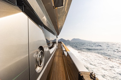 Verhuur Motorjacht Rizzardi Technema 90 Napels