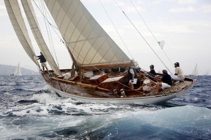 Hire Sailboat William Fife Cotre Bermudien Cannes