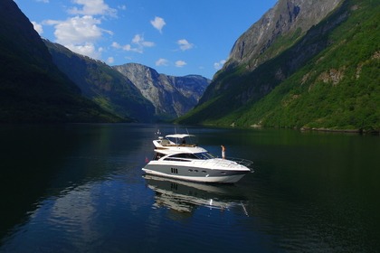 Hire Motorboat Princess 50 Flybridge Bergen