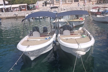 Verhuur Motorboot Mazury 40 hp free petrol Hvar