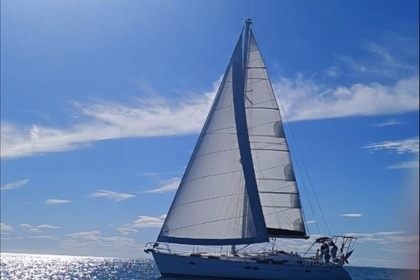 Hire Sailboat Beneteau Oceanis 423 Le Marin
