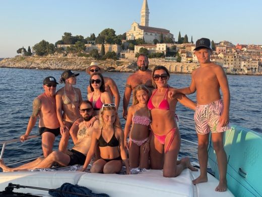 Rovinj Motorboat Azimut 42 Fly alt tag text