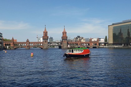 Charter Houseboat Wasserkutsche Standard Berlin