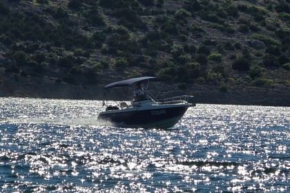 Rental Motorboat Renato Molinari Falcon 640 Novalja