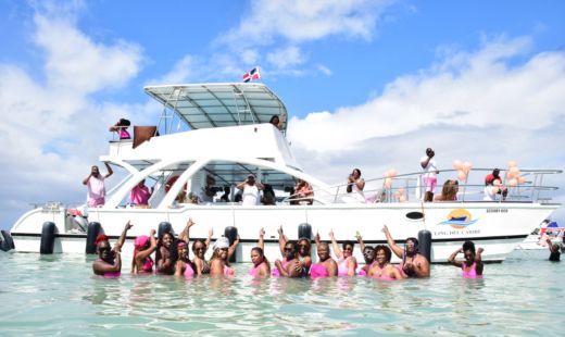 alugar-lancha-premium-catamaran-rental-captain-and-crew-included-2023
