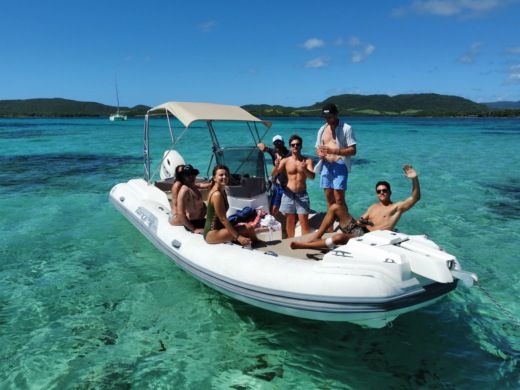 Arrondissement Le Marin RIB Capelli Tempest 775 alt tag text