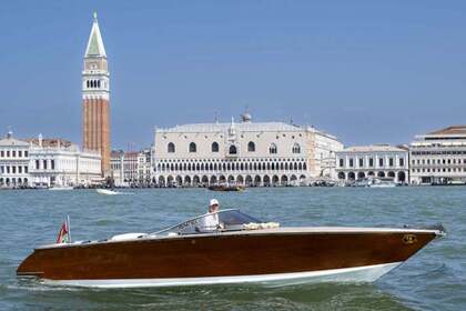 Hire Motorboat MOSCHETTIERE ONE OF ONE  1980 Venice
