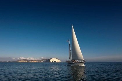 private yacht charter hampshire