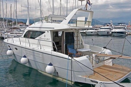 Hyra båt Motorbåt Carnevali 36s fly Jezera