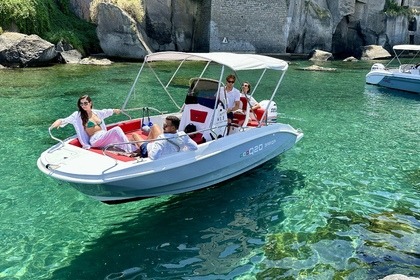 Noleggio Barca senza patente  Bow rider Q20 Sorrento