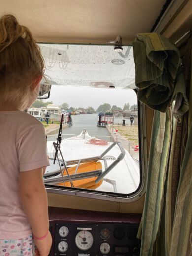 Saint-Jean-de-Losne Houseboat LOCABOAT Penichette 930 P 935 alt tag text