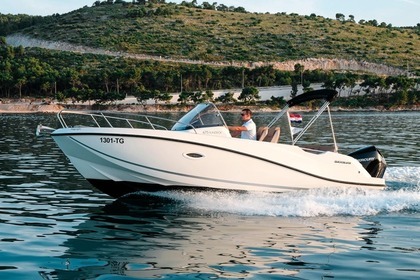 Hire Motorboat Quicksilver 675 Sundeck Trogir