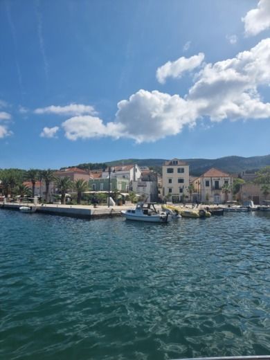 Porto de Markarska Motorboat Jeanneau Cap Camarat 635 CC Style alt tag text