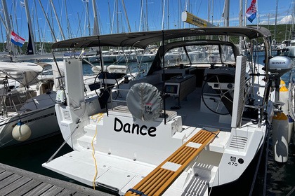 Hire Sailboat Dufour Yachts Dufour 470 - 5 cab. Punat