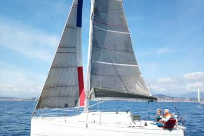 Hire Sailboat Beneteau First 27.7 Antibes