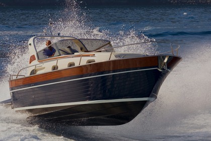 Charter Motorboat Apreamare Gozzo Smeraldo 9 Sorrento