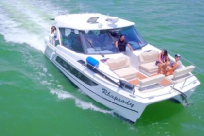 Charter Motorboat Rapsody 36 Cancún