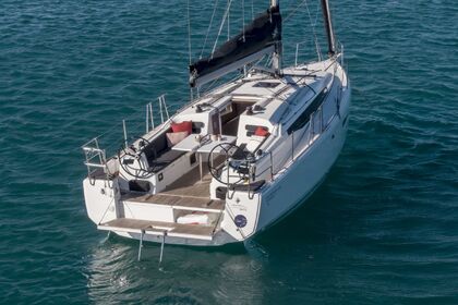 Hire Sailboat Jeanneau Sun Odyssey 380 Makkum