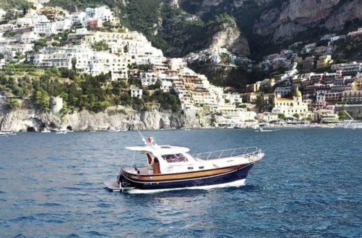 Motorboat Fratelli Aprea 36 Hard Top Boat design plan