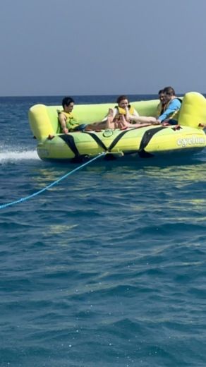 Kos Motorboat Trojan 44 Express alt tag text