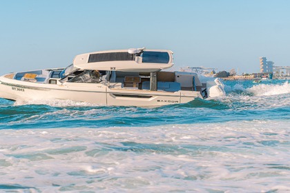 Charter Motorboat Saxdor 400 GTO Dubai