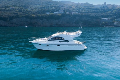 Hire Motorboat Rodman Yachts Flybridge Luxury Capri