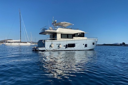 Noleggio Yacht a motore Cranchi Trawler 53 San Teodoro