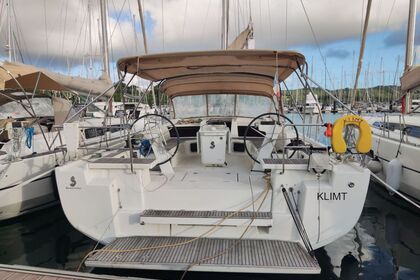 Charter Sailboat BENETEAU OCEANIS 51.1 Le Marin