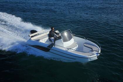 Hire Motorboat BENETEAU FLYER SPACE DECK 6.6 Porto-Vecchio