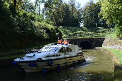 Charter Houseboat Navig 40 Lagarde