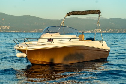 Rental Motorboat Jeanneau CAP CAMARAT 6,5WA Ajaccio