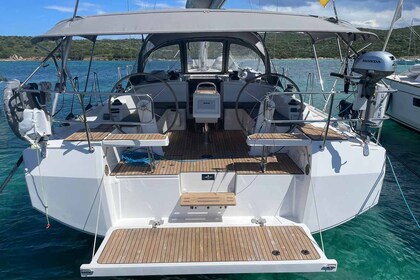 Hyra båt Segelbåt Bavaria Yachtbau Bavaria C42 Golfo Aranci