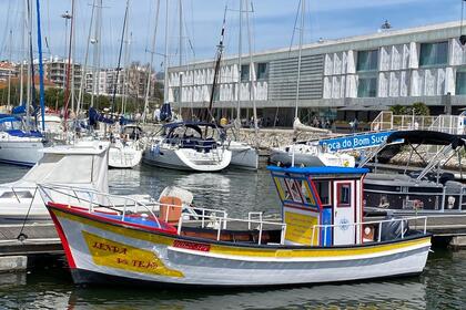 Rental Motorboat Antigo Barco de Pesca de Madeira Lisbon