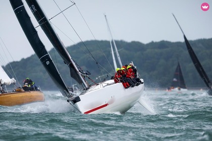 Charter Sailboat Jeanneau Sunfast 3200 Hamble-le-Rice