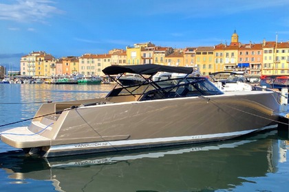 Charter Motorboat VANDUTCH VANDUTCH 32 Saint-Tropez