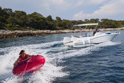 Hire Motorboat Jeanneau Cap Camarat 6.5 / sports tractés Antibes