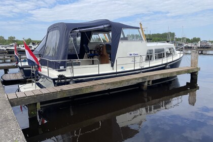 Hire Motorboat Doerak 780 OK Heerenveen