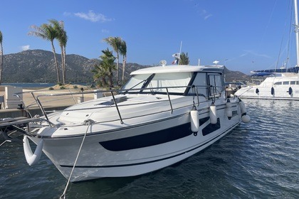 Location Bateau à moteur Jeanneau MERRY FISHER 1095 Saint-Florent