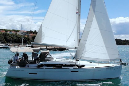 Hire Sailboat JEANNEAU SUN ODYSSEY 389 Pula