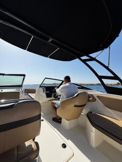 Protaras Motorboat SeaRay 210 SPX alt tag text