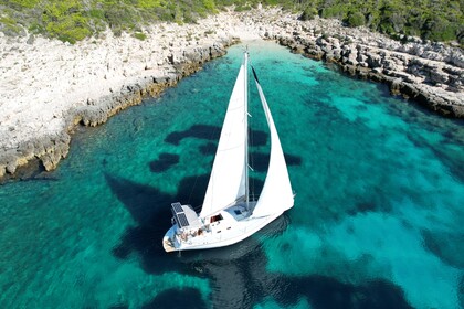 Hire Sailboat Elan 31S Hvar
