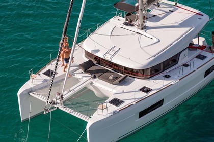 Charter Catamaran Lagoon-Bénéteau Lagoon 40 - 4 + 2 cab Pomer