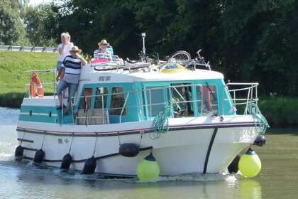 Charter Houseboat Vetus 1000 Lagarde