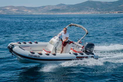 Hire Motorboat Bura 5.6 Kaštela