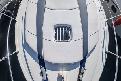 Hire Motorboat Princess 35 fly Geneva