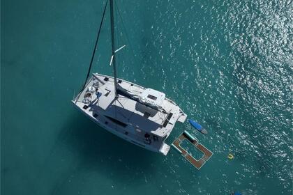 Charter Catamaran Robertson & Caine Leopard 48 Nassau