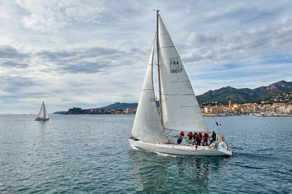 Hire Sailboat Jeanneau JOD 35 Saint-Mandrier-sur-Mer