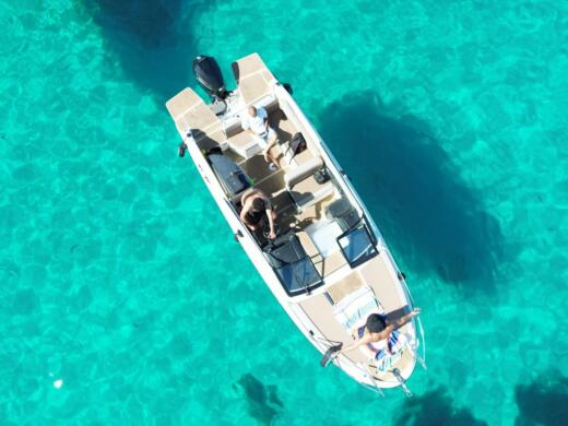 Motorboat Quicksilver Activ 755 Cruiser Boot Grundriss