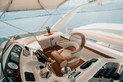 Rental Motorboat Sea Ray Flybridge Cancún
